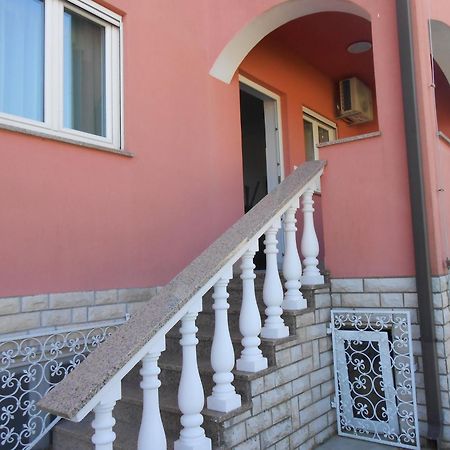 Apartments And Rooms Villa Chiara Krnica Dış mekan fotoğraf