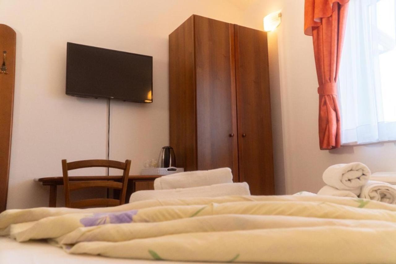 Apartments And Rooms Villa Chiara Krnica Dış mekan fotoğraf
