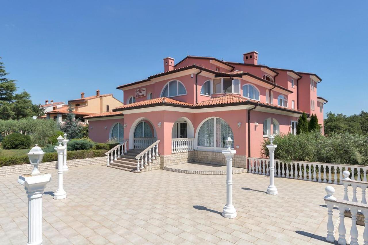 Apartments And Rooms Villa Chiara Krnica Dış mekan fotoğraf
