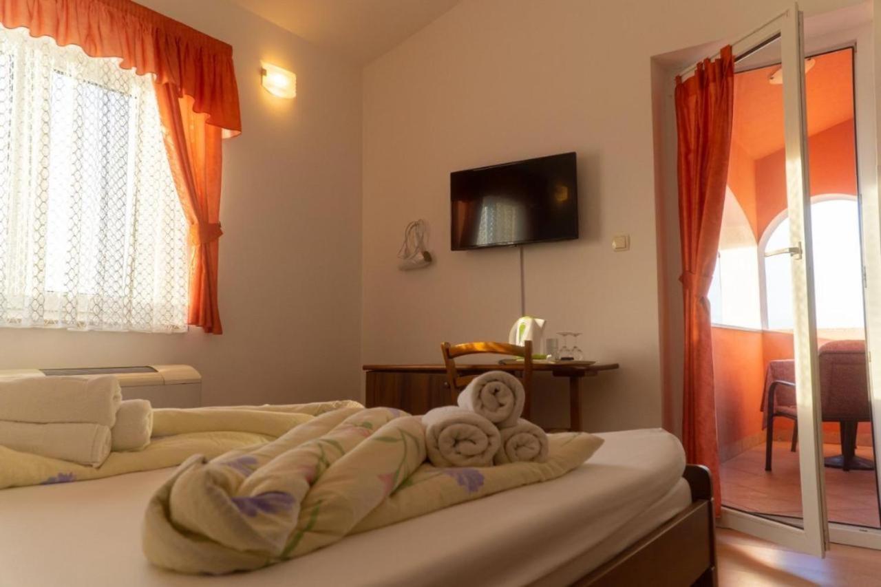 Apartments And Rooms Villa Chiara Krnica Dış mekan fotoğraf