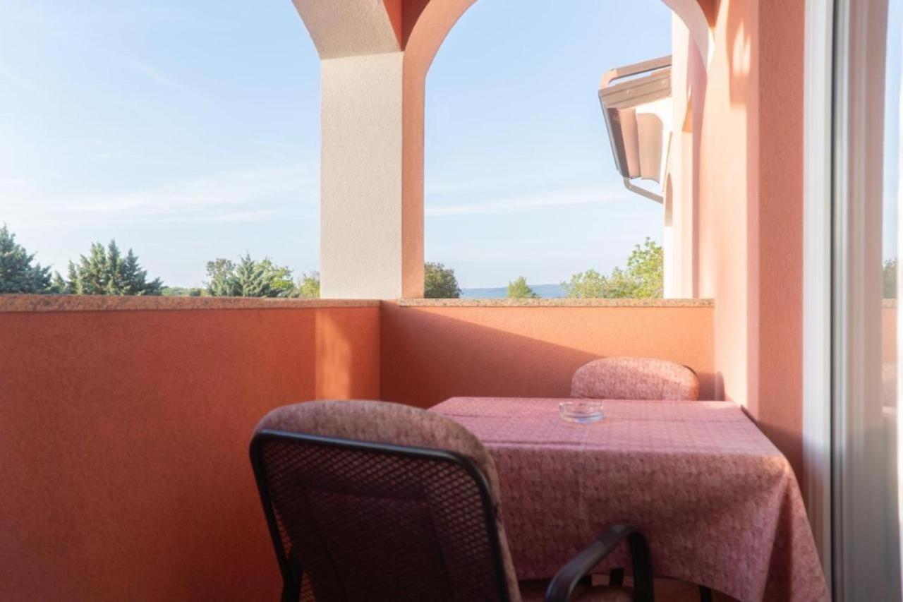 Apartments And Rooms Villa Chiara Krnica Dış mekan fotoğraf